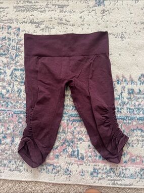 lululemon athletica Girls' Ruched Capri Leggings - Plum